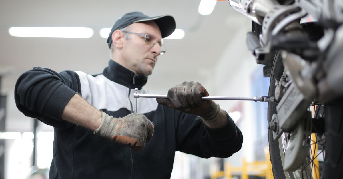 locksmith service technician — Roy Locksmiths